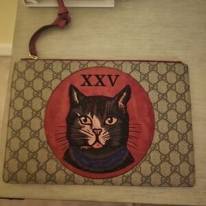 Authentic Gucci GG Supreme Canvas Mystic Clutch 499385